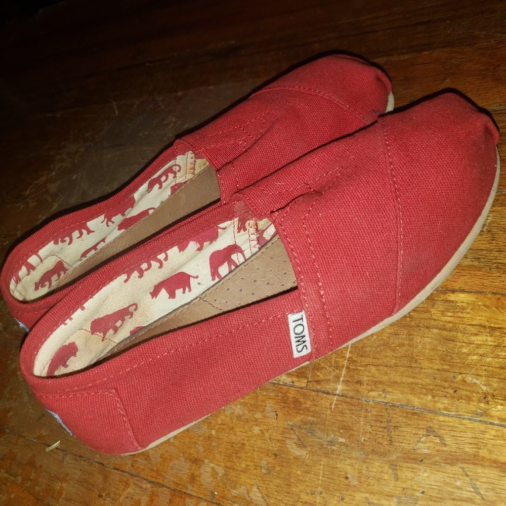 Red TOMS size 7 Good Condition